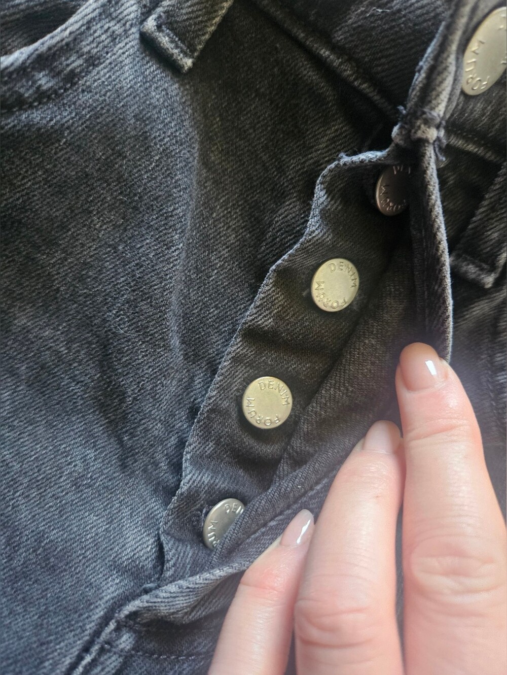 Denim Forum Yoko high-rise slim jeans in a black wash. 27. - Picture 5 of 14
